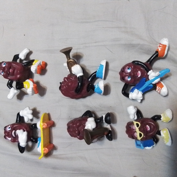 California Raisin figurines / toys (asst.) - Picture 3 of 3